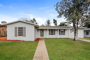686 HAGER ST DELTONA, FL 32725
